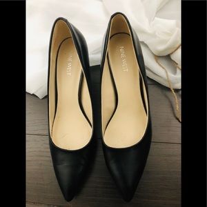 Nine West black pointed toe heels